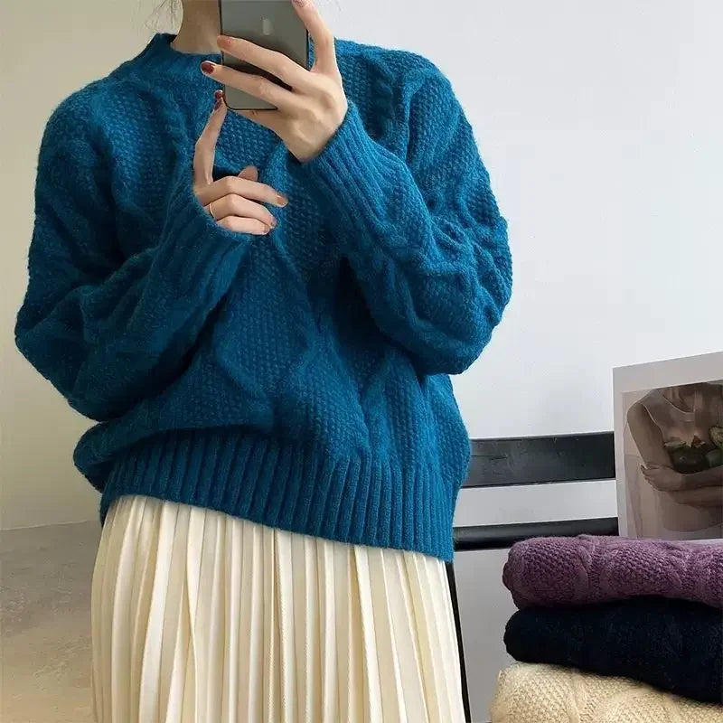 Vintage Women's Oversized Round Neck Cable Knit Sweater